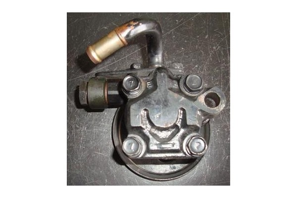 Recambio de bomba servodireccion para hyundai h-1 furgón 2.5 td referencia OEM IAM 571004A000  