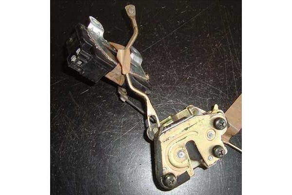 Recambio de cierre electromagnetico delantero derecho para hyundai h-1 furgón 2.5 td referencia OEM IAM 813104A000  