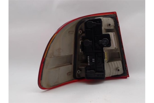 Recambio de piloto trasero derecho para opel astra f berlina (1991) 1.6 i 16v referencia OEM IAM   
