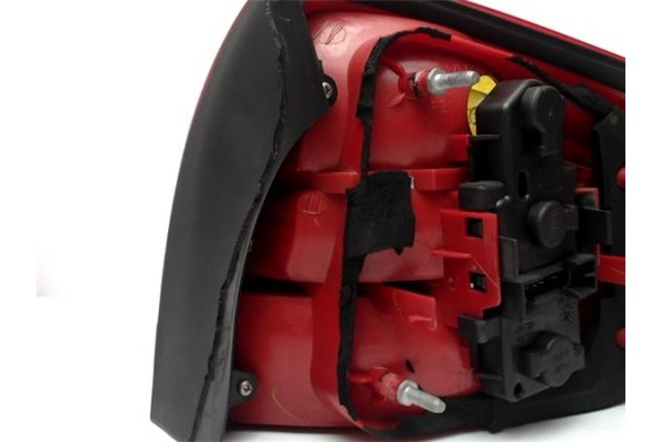 Recambio de piloto trasero izquierdo para audi a6 berlina (4b2) 2.5 tdi referencia OEM IAM 4B5945095 2211505 4B9945095 , AUDI
