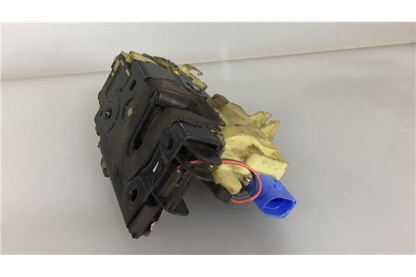 Recambio de cierre electromagnetico delantero izquierdo para volkswagen polo (9n1)(2001) 1.4 fsi referencia OEM IAM 3B1837015AM 