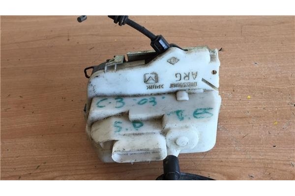 Recambio de cierre electromagnetico trasero izquierdo para citroen c3 1.4 hdi 70 furio referencia OEM IAM   
