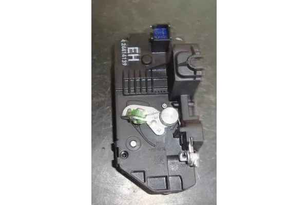 Recambio de cierre electromagnetico trasero derecho para opel corsa c 1.4 referencia OEM IAM 24414139  