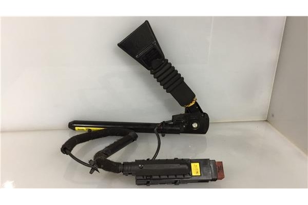 Recambio de anclaje cinturon delantero izquierdo para opel corsa c (2000) 1.2 referencia OEM IAM   