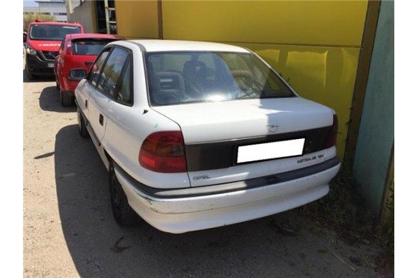 opel astra f berlina (1991) del año 
