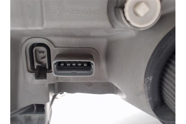Recambio de faro delantero izquierdo para renault master furgón 2.5 caja cerrada, techo ´´maxi´´ l2h3 rs 3578 referencia OEM IAM