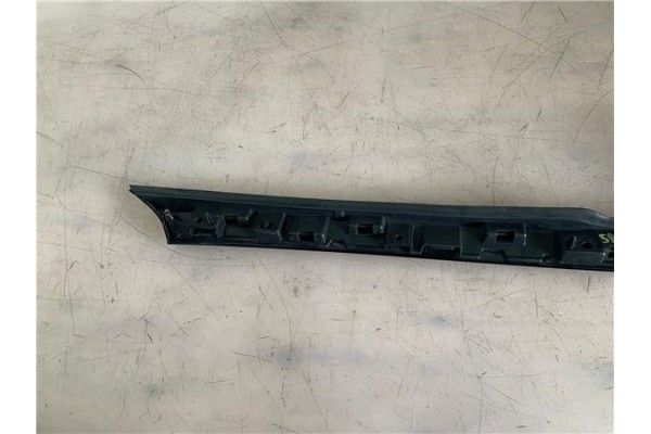 Recambio de moldura aleta delantero derecha para renault grand scenic iv 1.2 tce referencia OEM IAM 641340859R  