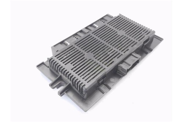 Recambio de modulo electronico para bmw serie 1 berlina (e81/e87) 2.0 118d referencia OEM IAM 6135695548801  
