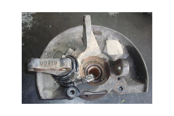 Recambio de mangueta delantero derecha para volvo v40 familiar 1.9 di referencia OEM IAM 30884173  