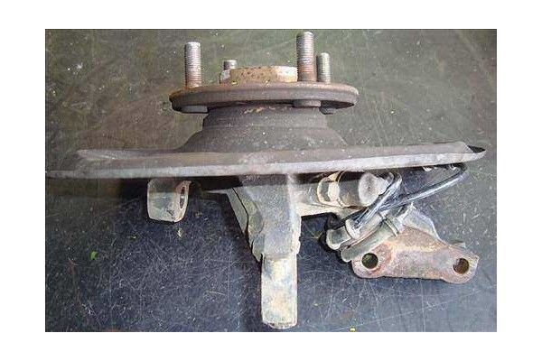 Recambio de mangueta delantero izquierda para volvo v40 familiar 1.9 di referencia OEM IAM 30884172  