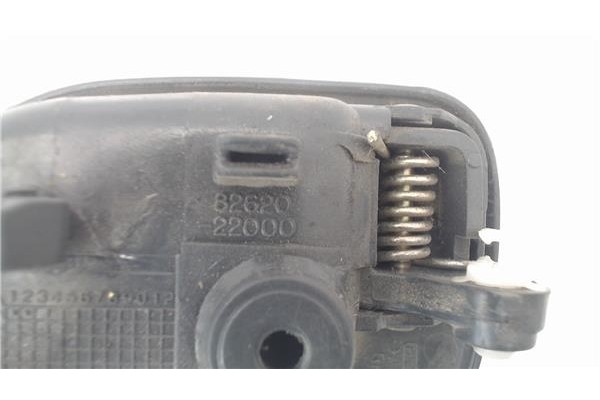 Recambio de manilla int. puerta delantero derecha para hyundai accent (x3) 1.3 referencia OEM IAM 8262022000LG  