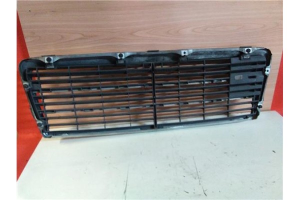 Recambio de rejilla capo para mercedes-benz clase c (bm 202) berlina 2.2 220 (202.022) referencia OEM IAM 2028880323  A202888032