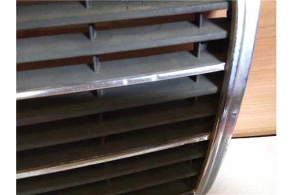 Recambio de rejilla capo para mercedes-benz clase c (bm 202) berlina 2.2 220 (202.022) referencia OEM IAM 2028880323  A202888032