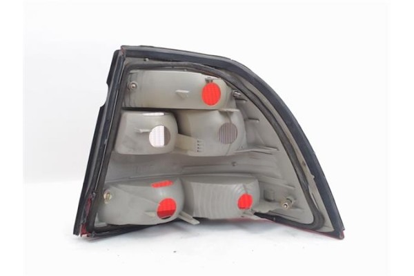 Recambio de piloto trasero izquierdo para opel vectra b berlina referencia OEM IAM 90568047  