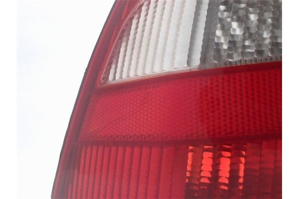 Recambio de piloto trasero izquierdo para opel vectra b berlina referencia OEM IAM 90568047  