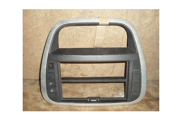 Recambio de consola para citroen c3 1.4 hdi referencia OEM IAM 9653074277  