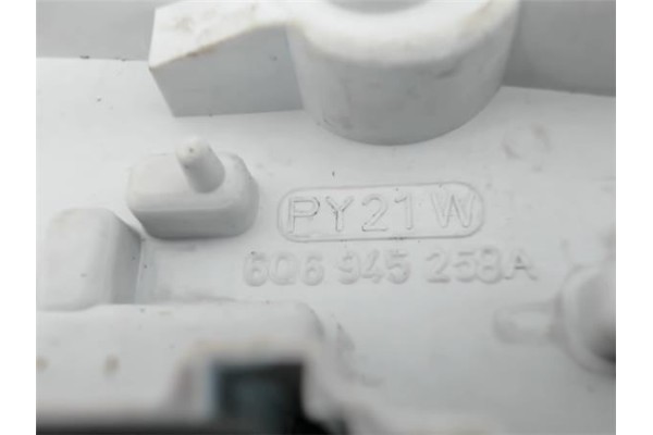 Recambio de piloto trasero derecho para volkswagen polo iv (9n1) referencia OEM IAM 6Q6945258A  