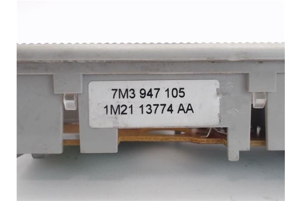 Recambio de luz delantero central techo para seat alhambra (7v8) referencia OEM IAM 1M2113774AA 7M3947105  Recambio de luz delantero central techo para seat alhambra (7v8) referencia OEM IAM 1M2113774AA 7M3947105