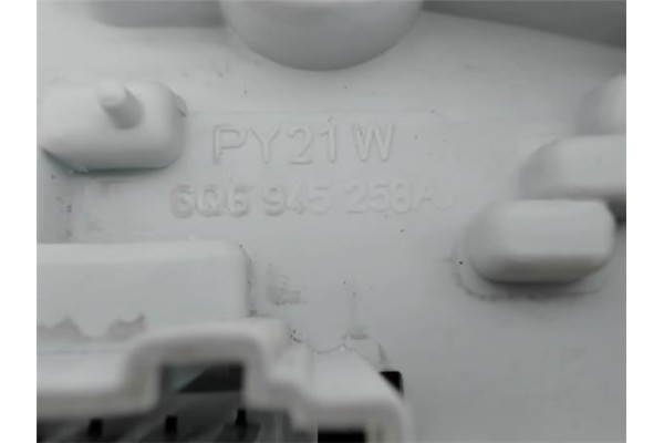 Recambio de piloto trasero derecho para volkswagen polo iv (9n1) referencia OEM IAM 6Q6945258A  
