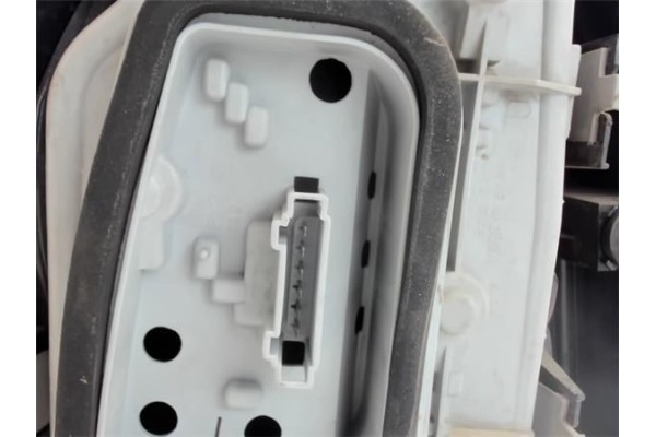 Recambio de piloto trasero derecho para volkswagen polo iv (9n1) referencia OEM IAM 6Q6945258A  