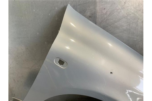 Recambio de aleta delantero derecha para renault clio ii fase i (b/cb0) 1.4 alize referencia OEM IAM 7701471381  