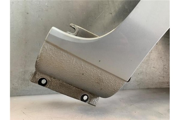 Recambio de aleta delantero derecha para renault clio ii fase i (b/cb0) 1.4 alize referencia OEM IAM 7701471381  