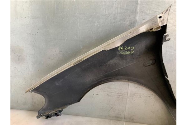 Recambio de aleta delantero derecha para renault clio ii fase i (b/cb0) 1.4 alize referencia OEM IAM 7701471381  
