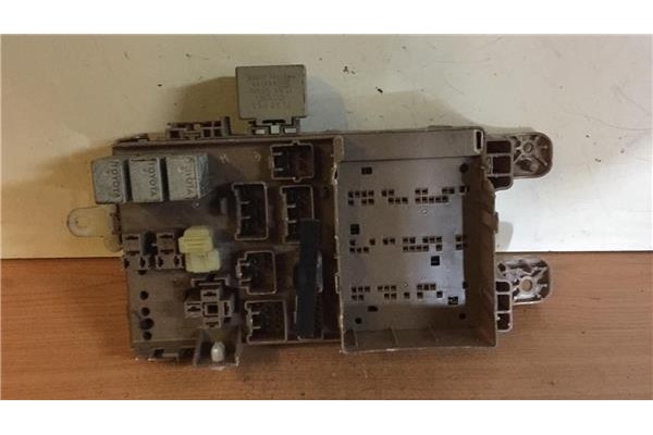 Recambio de caja fusibles/rele para toyota corolla (e12) 1.6 vvt-i referencia OEM IAM 8264102040 MB2323008521 
