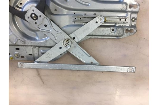 Recambio de mecanismo elevalunas delantero derecho para hyundai elantra (xd) 2.0 crdi referencia OEM IAM 824802D061AX 824022D010