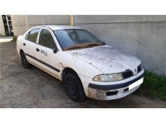 mitsubishi carisma berlina 4 (da0) del año 2000