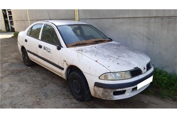 mitsubishi carisma berlina 4 (da0) del año 2000