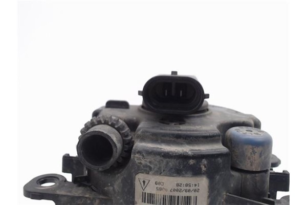 Recambio de faro antiniebla izquierdo para renault megane ii classic berlina referencia OEM IAM 8920007400R  