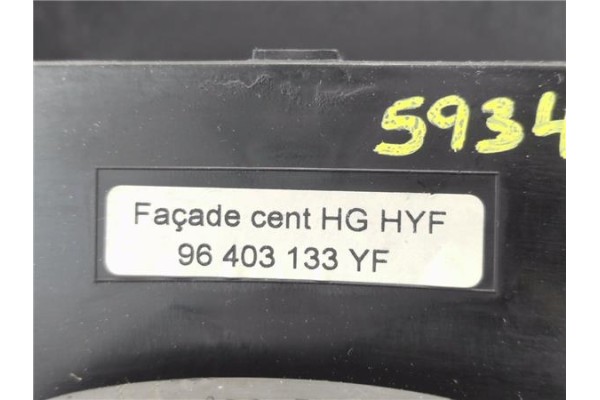 Recambio de embellecedor consola central para peugeot 206 2.0 hdi 90 referencia OEM IAM 96403133  