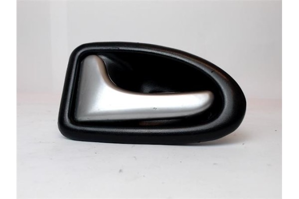 Recambio de manilla int. puerta delantero izquierda para nissan primastar (x83) 2.5 combi, 9 plazas, batalla larga 2.96t referen