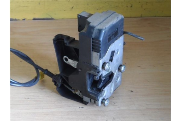 Recambio de cierre electromagnetico delantero derecho para renault trafic ii furgón (fl) 1.9 dci 100 (fl0c) referencia OEM IAM 7