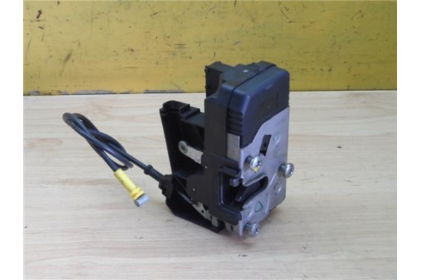 Recambio de cierre electromagnetico delantero derecho para renault trafic ii furgón 2.0 29 cn referencia OEM IAM 8200042171 9116
