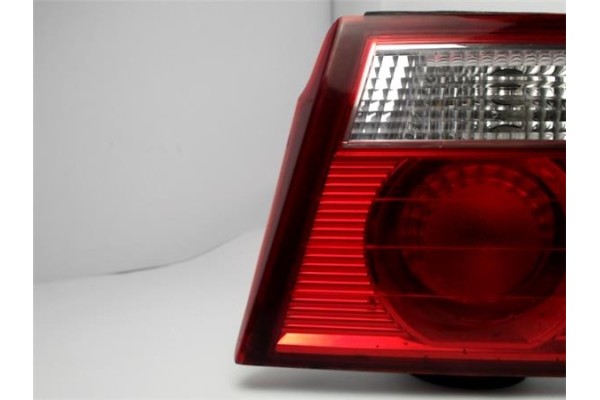 Recambio de piloto porton trasero derecho para kia carens (rs) 2.0 crdi referencia OEM IAM K2JB51180  