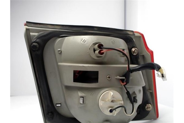 Recambio de piloto porton trasero derecho para kia carens (rs) 2.0 crdi referencia OEM IAM K2JB51180  