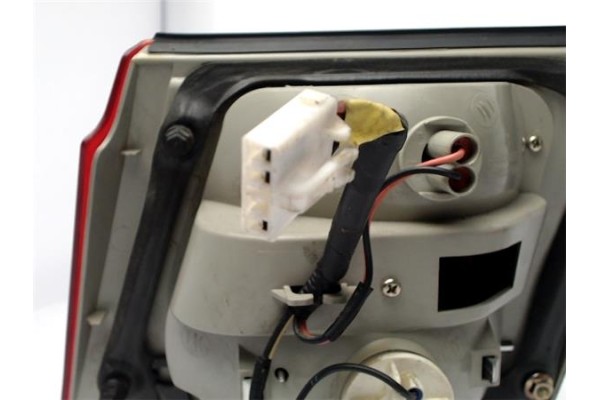 Recambio de piloto porton trasero izquierdo para kia carens (rs) 2.0 crdi referencia OEM IAM K2JB51190  