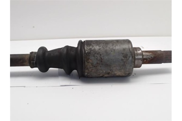 Recambio de palier delantero izquierdo para citroen saxo 1.4 vts referencia OEM IAM 3272W8 32724J 