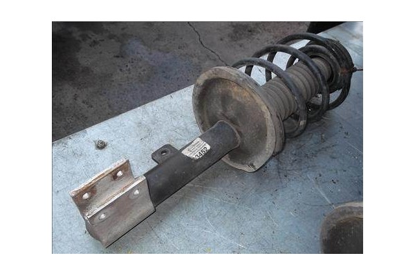 Recambio de amortiguador delantero completo para citroen c4 berlina 1.4 16v referencia OEM IAM 5202QH  