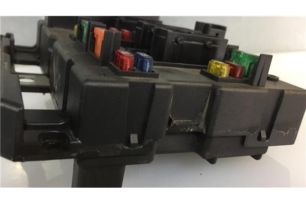 Recambio de caja fusibles/rele para peugeot 206 1.4 xr referencia OEM IAM 9650663880 40311503 