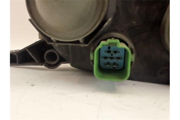 Recambio de faro delantero izquierdo para ford fiesta berlina referencia OEM IAM YS6113006AK 0301173301 