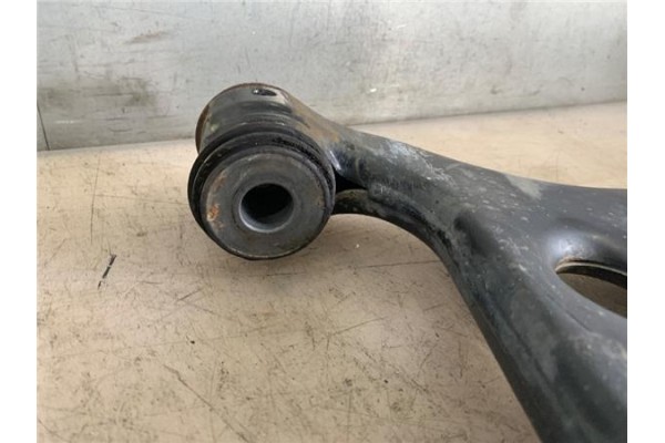 Recambio de brazo suspension delantero izquierdo para mercedes-benz clase a (bm 169) 1.5 a 150 (169.031) referencia OEM IAM A169