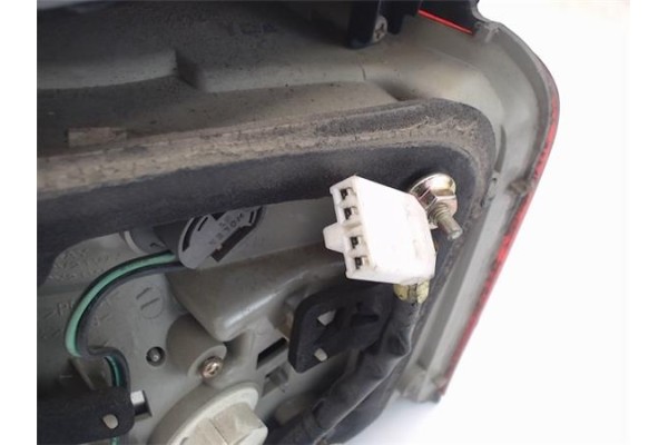 Recambio de piloto trasero izquierdo para kia carens (rs) referencia OEM IAM K2JB51160  