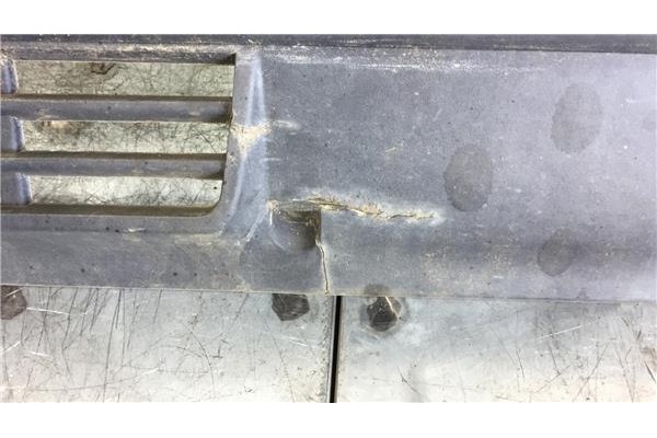Recambio de paragolpes delantero para renault rapid /express (f40) 1.6 d transporter referencia OEM IAM 7700760836  