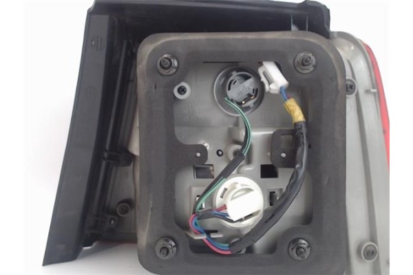Recambio de piloto trasero izquierdo para kia carens (rs) referencia OEM IAM K2JB51160  