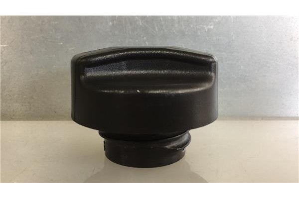 Recambio de tapon combustible para opel corsa b 1.7 d referencia OEM IAM 808203   Recambio de tapon combustible para opel corsa b 1.7 d referencia OEM IAM 808203