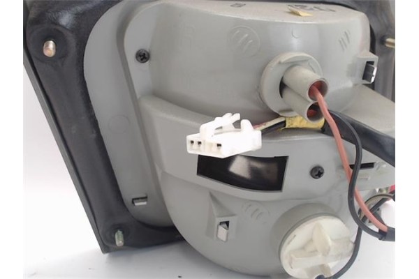 Recambio de piloto porton trasero derecho para kia carens (rs) referencia OEM IAM   