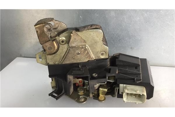 Recambio de cierre electromagnetico trasero derecho para bmw serie 5 berlina (e39) 2.5 525tds referencia OEM IAM 8352165 4062075
